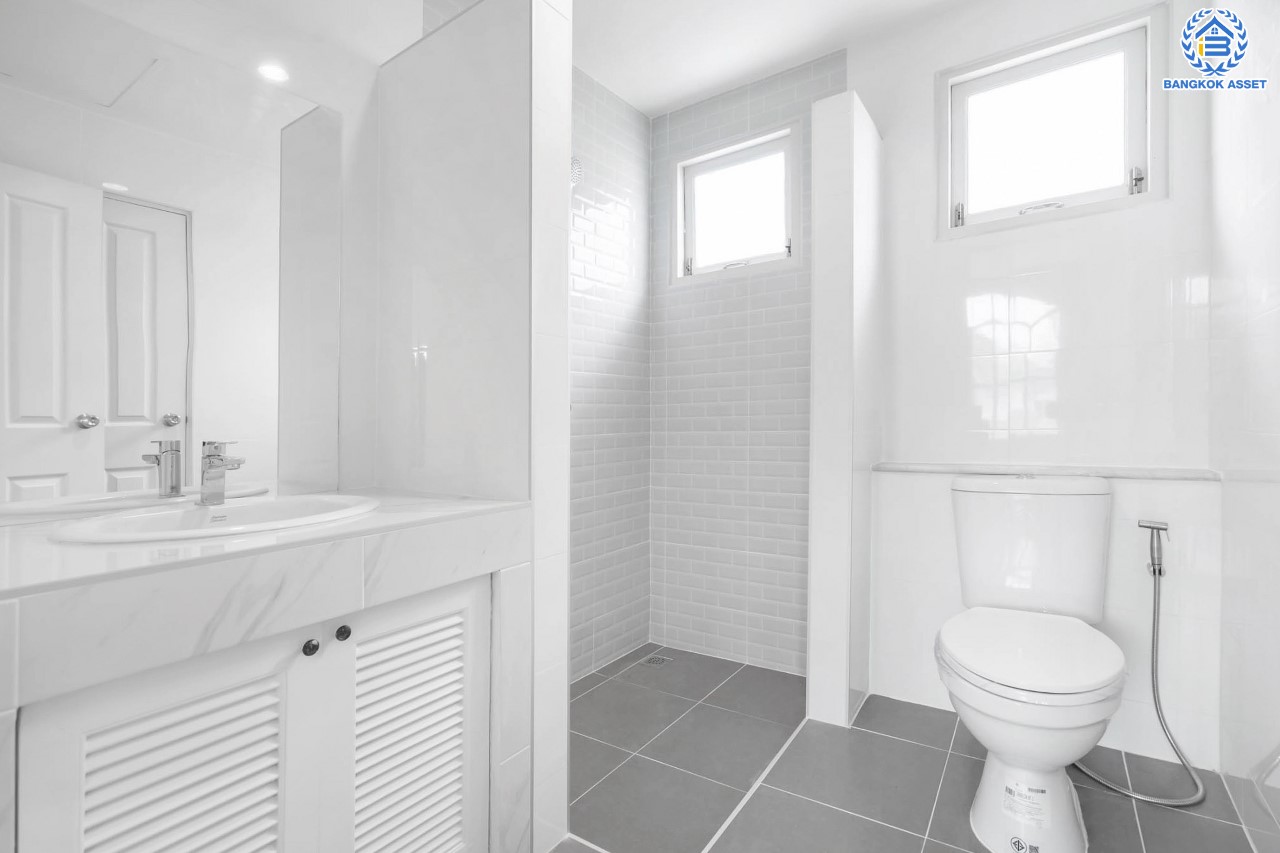 บ้านมือสองตกแต่งใหม่ แบรนด์ LH ม.ชัยพฤกษ์ บางใหญ่-เซ็นทรัลเวสต์เกต ตอบโจทย์ทุกการอยู่อาศัย เนื้อที่ 56.4 ตร.ว. ฟังก์ชัน 3 ห้องนอน 2 ห้องน้ำ 2 ที่จอดรถ บนทำเลดีที่สุด! ใกล้เซ็นทรัลเวสต์เกต ทางด่วน "กาญจนาภิเษก" และเพียง 10 นาที ถึง MRT "สถานีคลองบางไผ่"